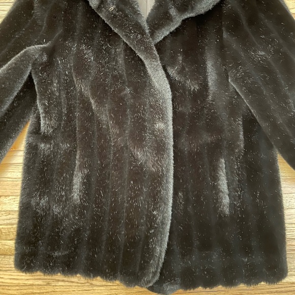 Vintage JORDACHE Faux Fur Coat - Picture 9 of 15